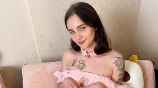 YANKS - Lustful hottie deep throats & fucks her snatch with dildo