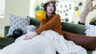 Melody Marks getting her snatch rubbed & eaten out by step daddy