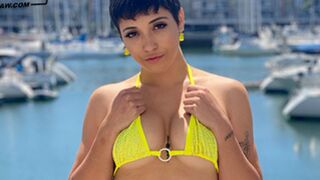 BJRAW Brooklyn Gray's face gets loaded