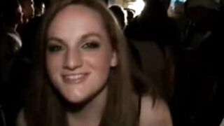 Kinky lesbo teens lick muff & kiss