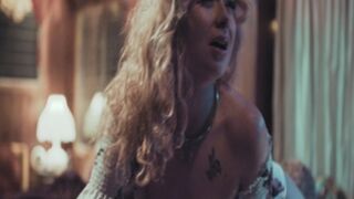 Michael Vegas down on his knees having a taste of Siouxsie Qs sweet muff