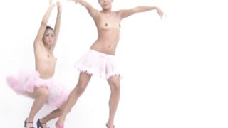 Little Lorie in Ballet licks beaver