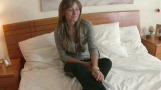 Babe spreads herself before the shafting session